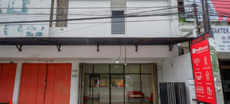 红多兹酒店-近太平洋购物中心2(RedDoorz Near Pacific Mall Tegal 2)图片