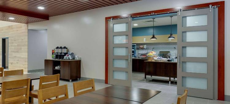 丽笙乡村旅馆及套房，卡明，靠近北方医院福赛斯(Country Inn & Suites by Radisson, Cumming, GA)图片