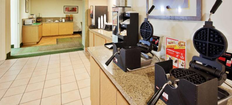 雷丁拉昆塔温德姆套房酒店(La Quinta Inn & Suites by Wyndham Redding)图片