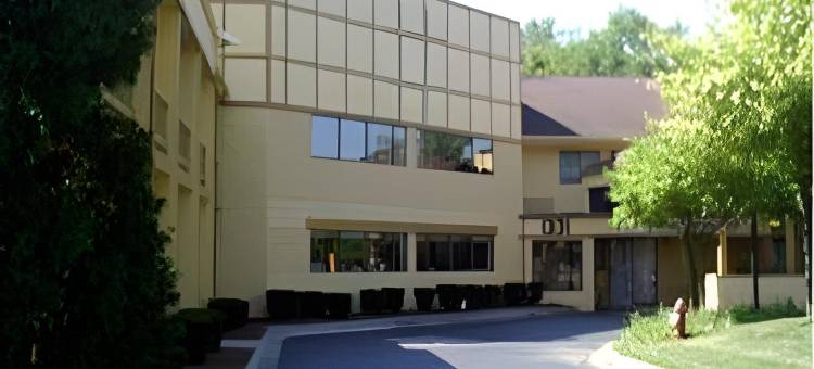 麦迪逊高地戴斯套房酒店(Days Inn & Suites by Wyndham Madison Heights MI)图片