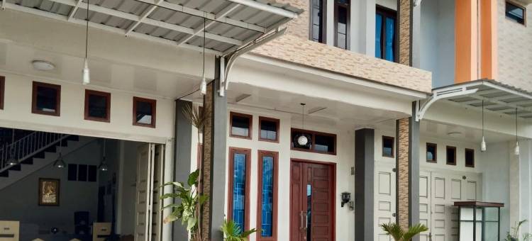 安妮莎民宿清真亚齐米特拉红门酒店(An Nisa Homestay Syariah Mitra RedDoorz)图片