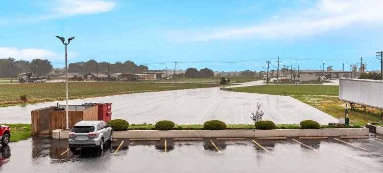 彭顿海滩红狮套房酒店(Red Lion Inn & Suites Pontoon Beach)图片