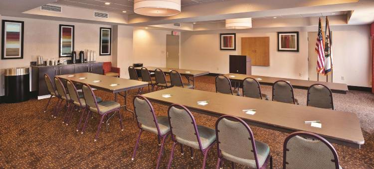 艾尔克维查尔斯顿东北拉昆塔温德姆套房酒店(La Quinta Inn & Suites by Wyndham Elkview - Charleston NE)图片