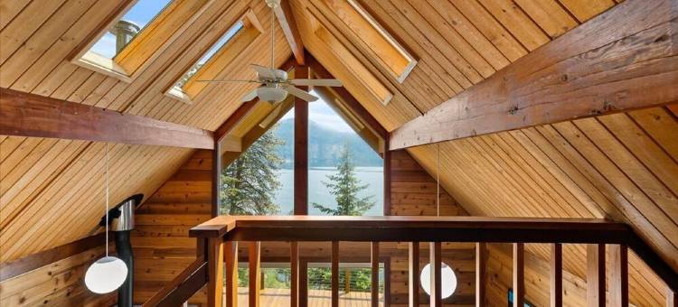 潘德奥雷湖畔设有游戏室的豪华木屋-全新翻修！(Luxury Waterfront Cabin on Lake Pend Oreille with Game Room - Fully Remodeled!)图片