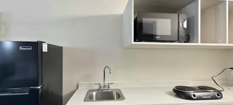 郊区开间麦克唐纳南 I-75(Suburban Studios McDonough South I-75)图片