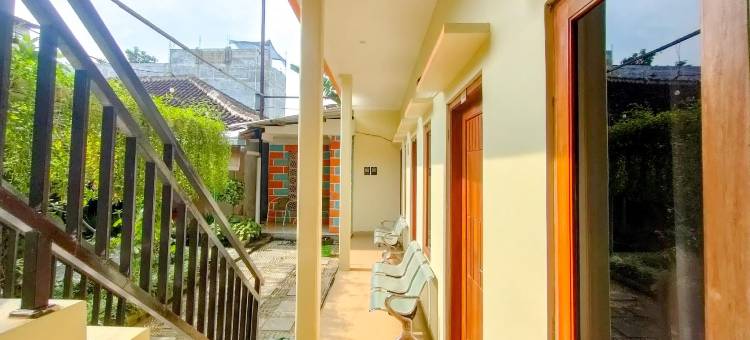 卡尔塔苏拉格拉哈阿迪卡亚伊斯兰酒店(RedDoorz Syariah @ Graha Adi Karya Kartasura)图片