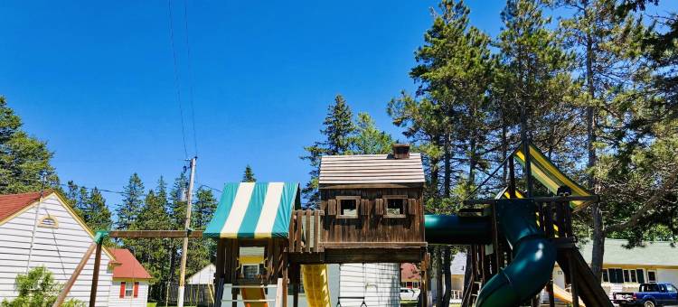 绿山墙平房之家(Green Gables Bungalow Court)图片