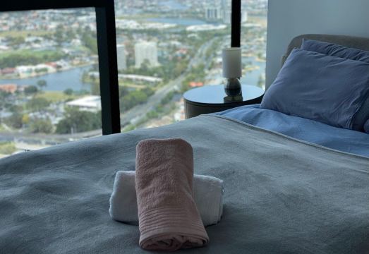 La Jolla Holiday Broadbeach Hotel Overview