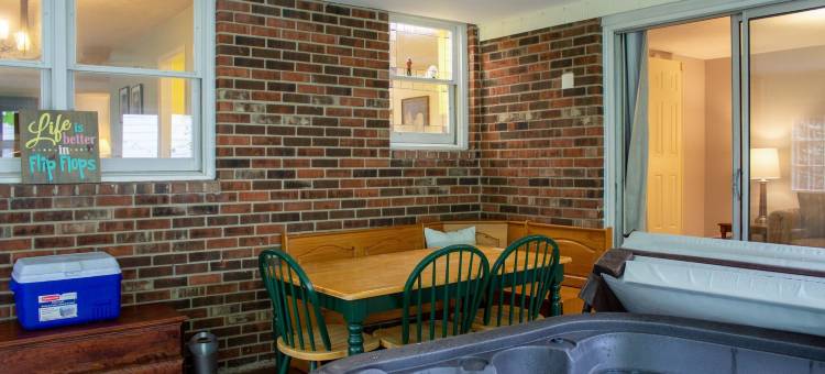 巨大庄园带室内热水浴缸和台球桌(Huge Manor w Indoor Hot Tub and Pool Table)图片