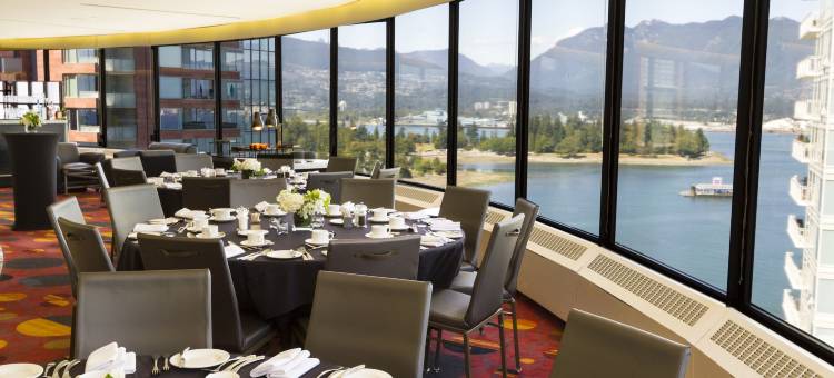 顶峰温哥华港湾滨水酒店(Pinnacle Hotel Vancouver Harbourfront)图片