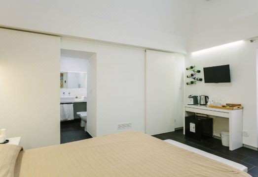 1743 Loft Hotel Overview