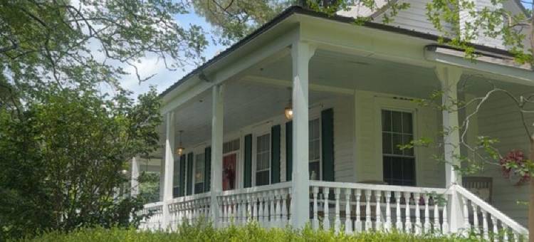 •“Authentic 1890s Farmhouse for Antique Lovers & History Buffs”图片