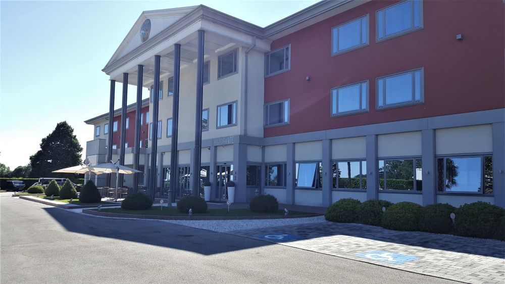 Hotel Poppi Over view