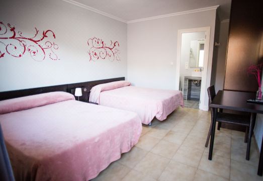 Hostal Alba Hotel Overview