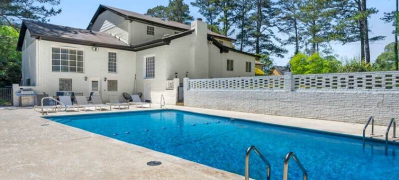 带私人游泳池，篮球场和网球场的豪宅(Mansion with Private Pool Bsktball Tennis Courts)图片