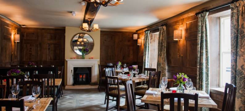 欧弗顿白鹿酒店(The White Hart, Overton)图片