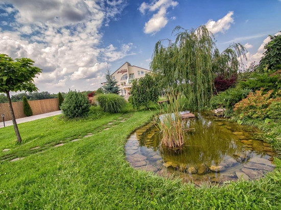 贵族亚摩尼亚酒店