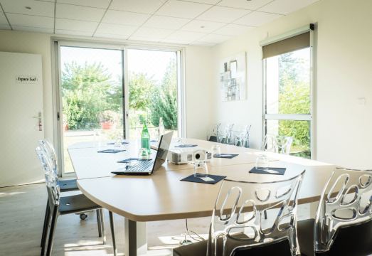 Hotel AmbotelHotel Overview