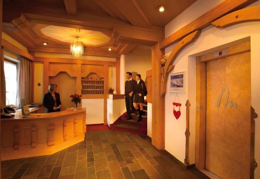 Alpine Lifestyle Berghotel MadlenerHotel Overview