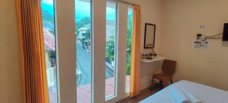 三宝垄阿尤宁清真宾馆-红门酒店合作(Ayuning Guest House Syariah Semarang Mitra RedDoorz)图片