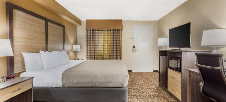 品质酒店及套房春湖 - 费耶特维尔近自由堡(Quality Inn & Suites Spring Lake - Fayetteville Near Fort Liberty)图片