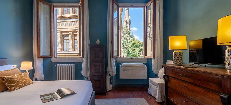 Luxury river view apartment. Biblioteca Nazionale图片