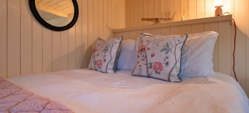 北安普敦郡靠近科茨沃尔德的豪华露营(Glamping in Northamptonshire Near Cotswolds)图片