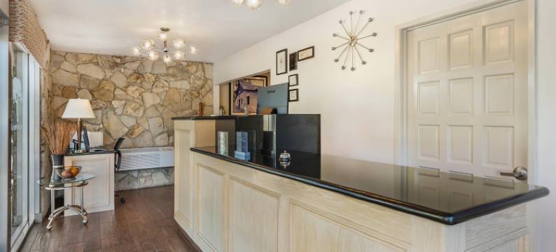 松树贝斯特韦斯特酒店(Best Western Pine Tree Motel)图片