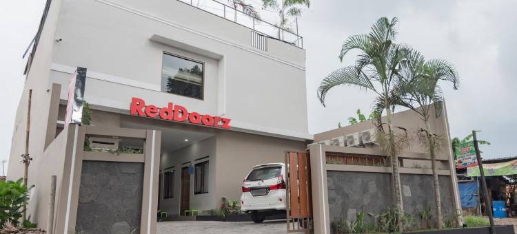 红多兹伊斯兰酒店-塔西马来亚波米宾馆(RedDoorz Syariah @ Boemi Guesthouse Tasikmalaya)图片