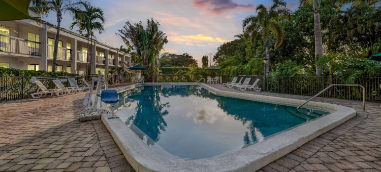 里维拉比奇西棕榈滩海滩速8酒店(Super 8 by Wyndham Riviera Beach West Palm Beach)图片