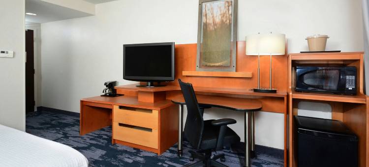 夏律第镇北部万枫酒店及套房(Fairfield Inn & Suites Charlottesville North)图片