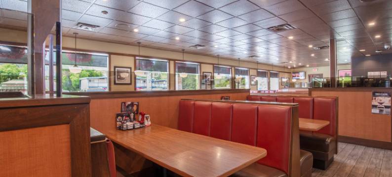 维侬莎森德曼酒店(Sandman Hotel Vernon)图片