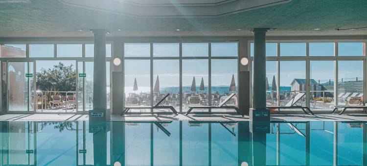 宜必思萨拉萨海耶尔海滨酒店(Ibis Hyères Plage Thalassa)图片