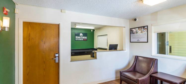 休斯顿家乡一室公寓酒店-西橡树能源走廊(HomeTowne Studios by Red Roof Houston - West Oaks/  Energy Corridor)图片