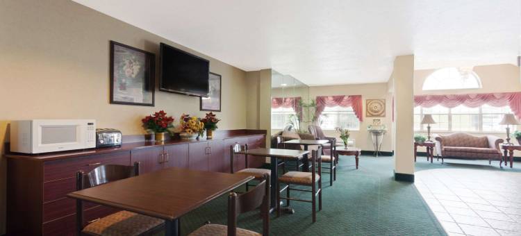 温德姆布兰登露天剧场戴斯酒店及套房(Days Inn & Suites by Wyndham Brandon Amphitheater)图片