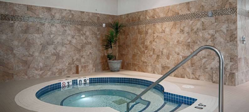 城堡西尔万湖贝斯特韦斯特优质酒店(Best Western Plus Chateau Inn Sylvan Lake)图片