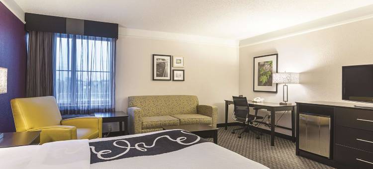 普兰特西南第六大街拉昆塔温德姆套房酒店(La Quinta Inn & Suites by Wyndham Plantation at SW 6th St)图片