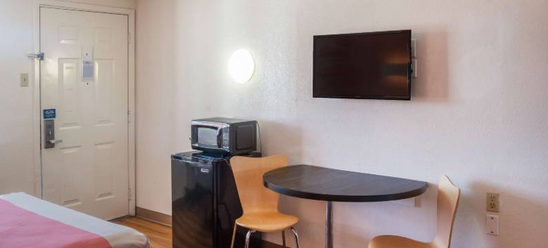 德克萨斯梅斯基特 - 罗迪奥 - 会议中心 6 号汽车旅馆(Motel 6 Mesquite, TX - Rodeo - Convention Ctr)图片