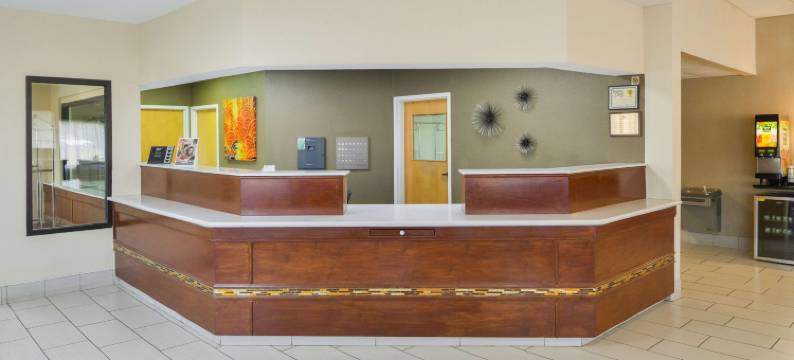 巴斯特罗普美洲最佳价值套房酒店(Americas Best Value Inn and Suites Bastrop)图片