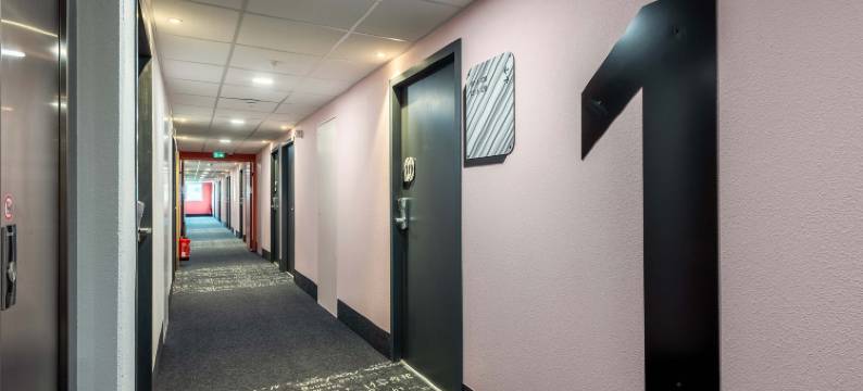 B&B黑木酒店朗代诺(B&B Hotel Landerneau Bois Noir)图片