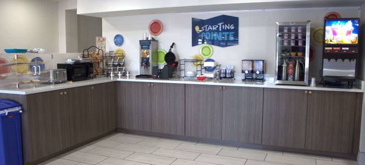 斯泰茨维尔凯隆波因特酒店(Clarion Pointe Statesville)图片