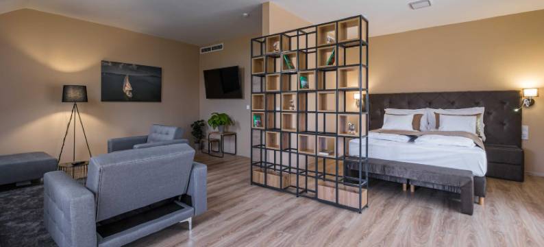 小蟋蟀美食与客房(Kistücsök Food & Room)图片