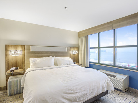 洲际智选假日酒店海湾港海滩