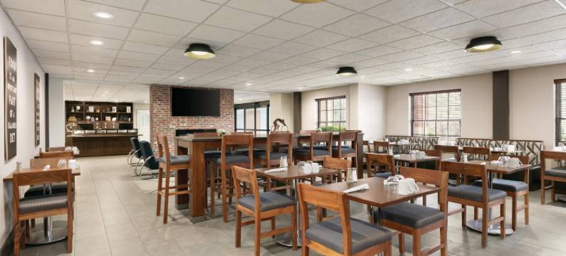 罗利竞技场福朋喜来登酒店(Four Points by Sheraton Raleigh Arena)图片