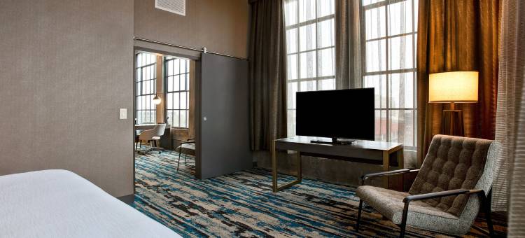 罗克福德河滨希尔顿大使套房酒店(Embassy Suites Rockford Riverfront)图片