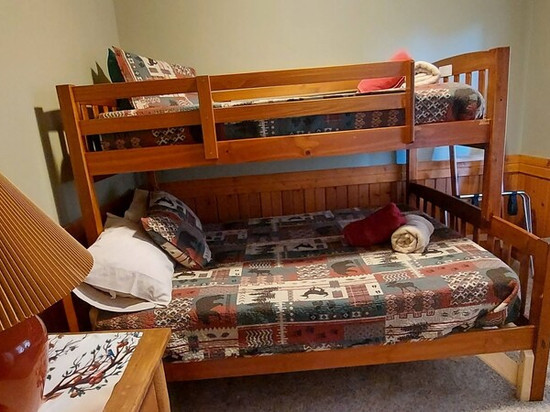 Lakefront Hideaway 50 minutes from Minneapolis.