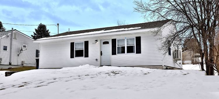 Rutland's Hidden Gem: 2 Br/1ba Renovated Home Close to Everything 2 Bedroom Home图片