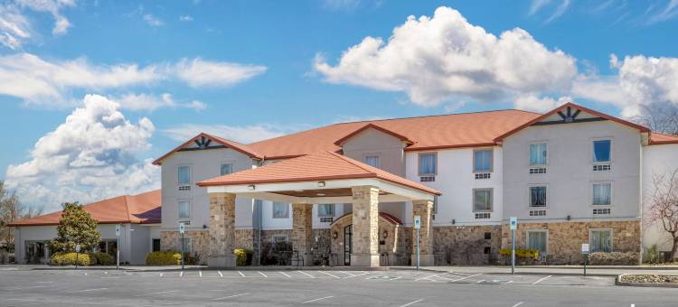 蒙特雷I-40品质套房酒店(Quality Inn & Suites Monterey I-40)图片