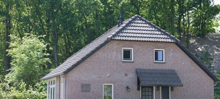 度假屋带露台在Bedafse Bergen(Holiday Home with a Terrace at Bedafse Bergen)图片