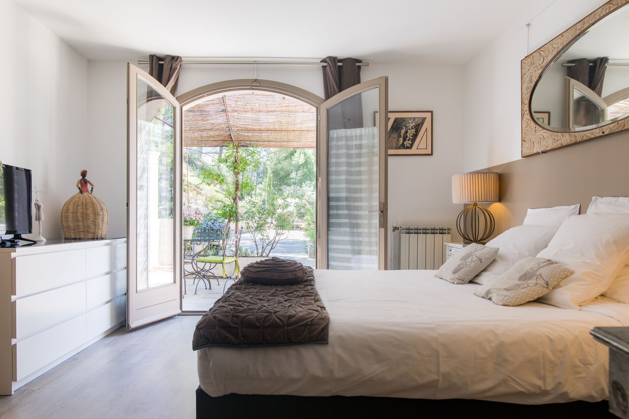 Le Mas des Roches à VelauxOver view